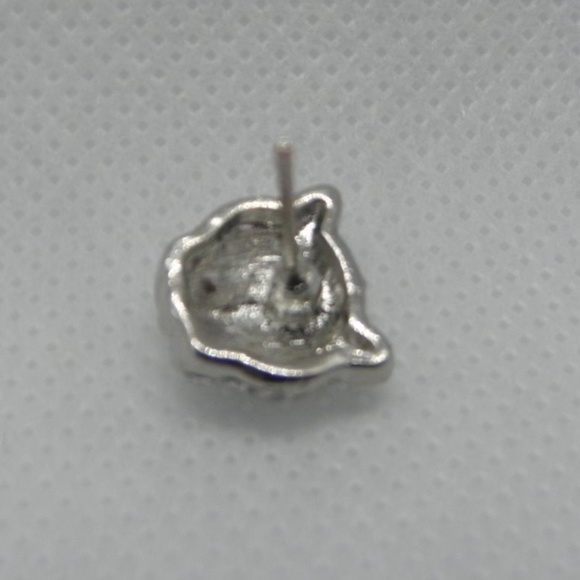 White Sapphire Tiger Stud Earrings - Picture 5 of 6